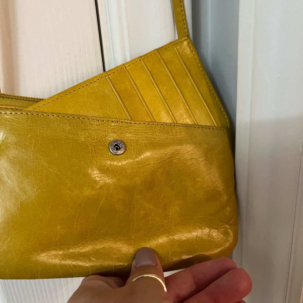 Hobo small yellow crossbody purse - Picture 3 of 5